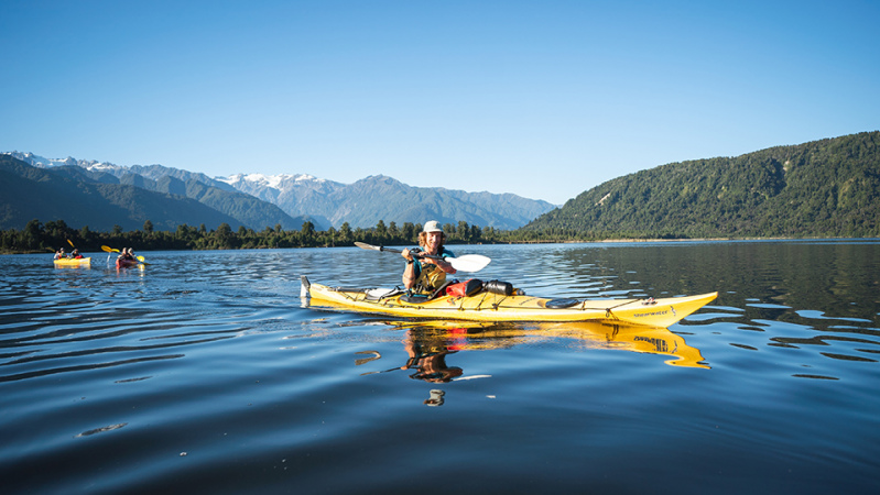 Kayaking Lake Mapourika