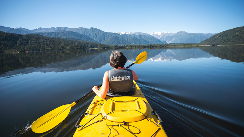 Kayaking solo across Lake Mapourika