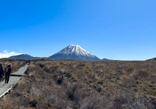 6 tangariro crossing hiking south island new zealand2