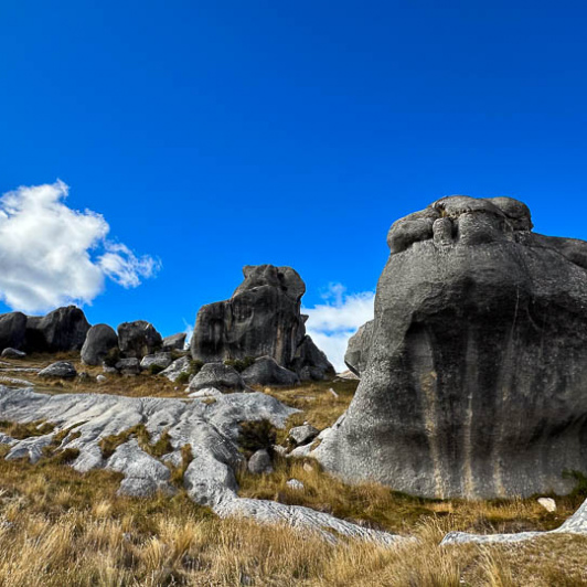 Hiking tours to Castle Hill Rocks