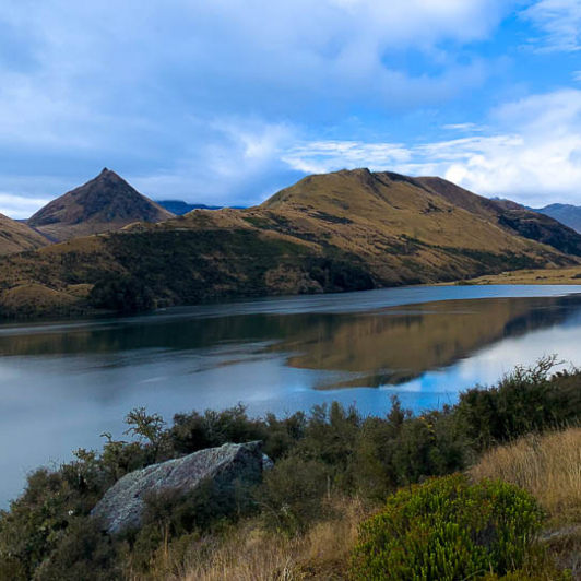 Hiking tours to Moke Lake