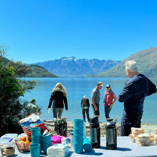 Mount Creichton lake lunch