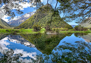 world heritage mirror lakes